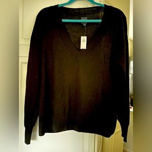 NWT Gap lightweight Black Sweater. V-Neck. Relaxed Fit. Size Large